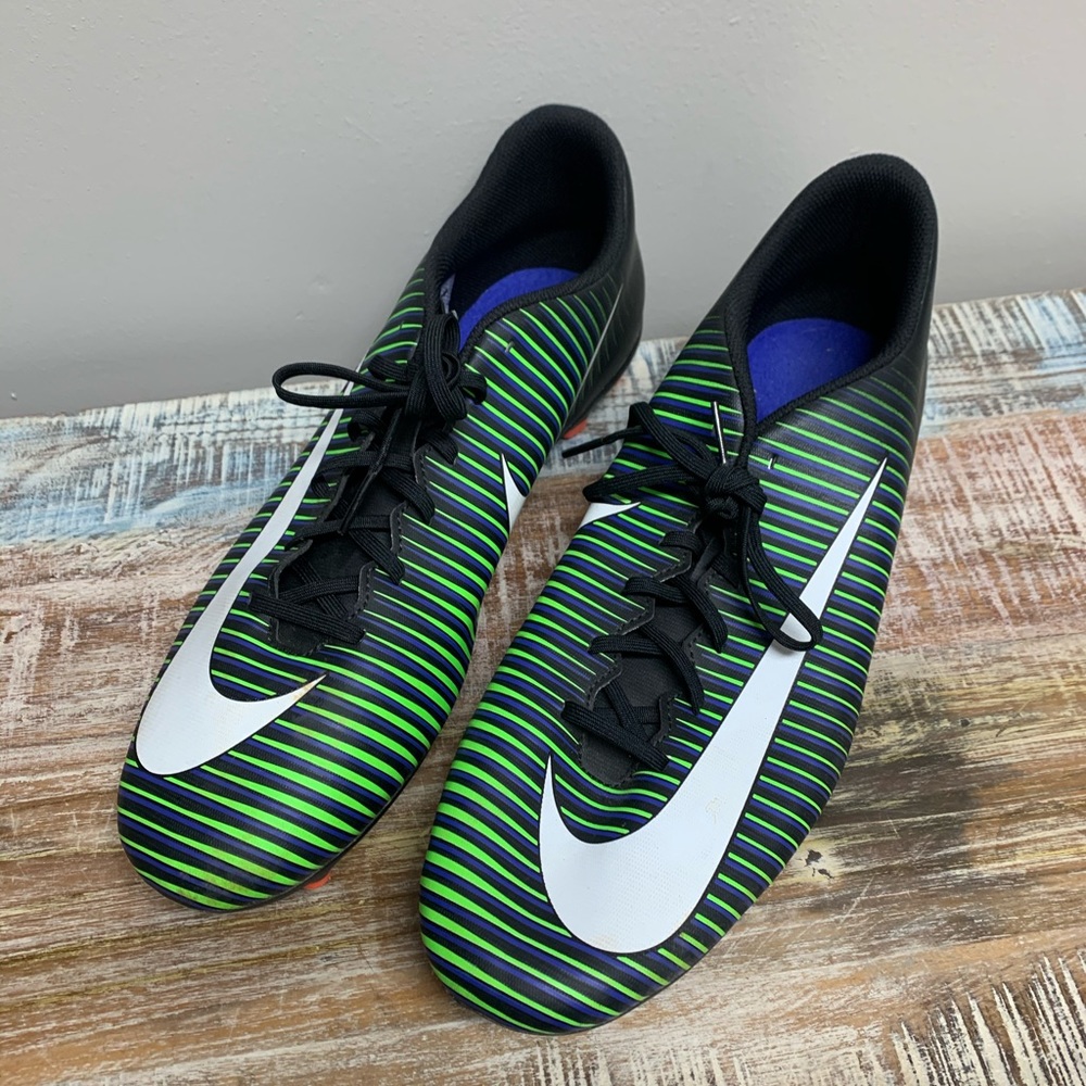 Soccer cleats